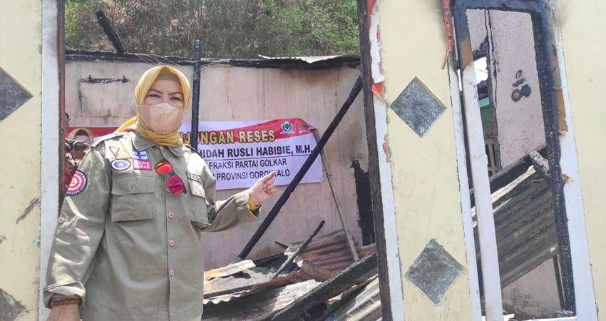 Peduli, Idah Bawa Bantuan untuk Korban Kebakaran di Tilamuta