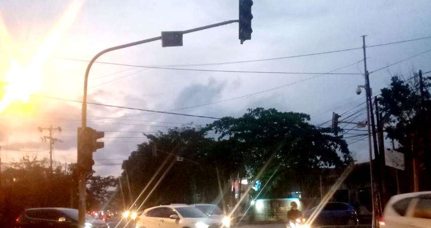 Traffic Light Simpang Empat Dulohupa Mati