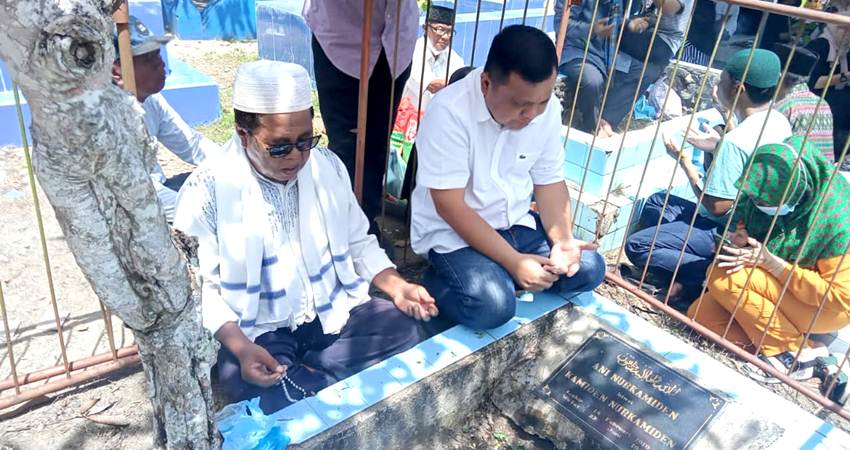 Jelang Ramadhan, Hendra Nyekar Ke  Makam Jaton
