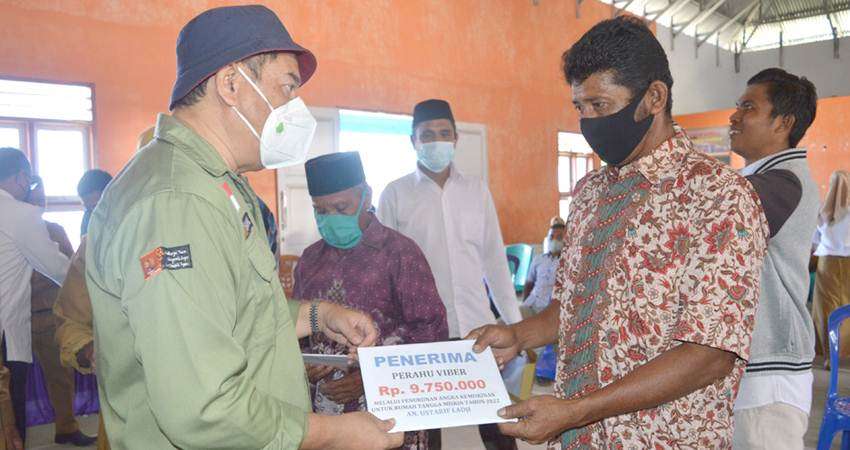 Bupati target warga penerima bantuan keluar RTM