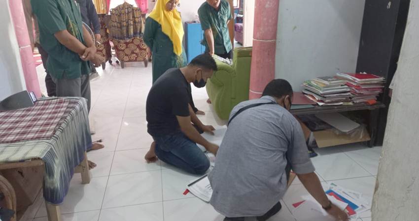 Satu Jam Rumah Mantan Ayahanda Digeledah