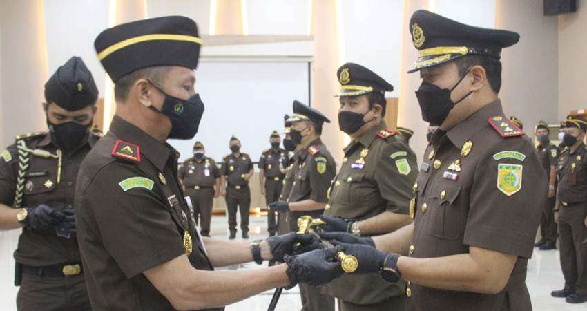 Tunggakan Kasus Korupsi Menanti Kajari Baru