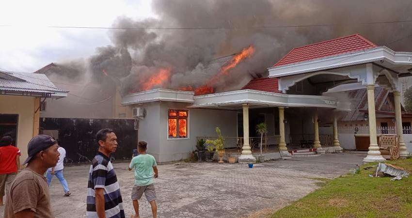 Rumah Aleg Deprov Terbakar