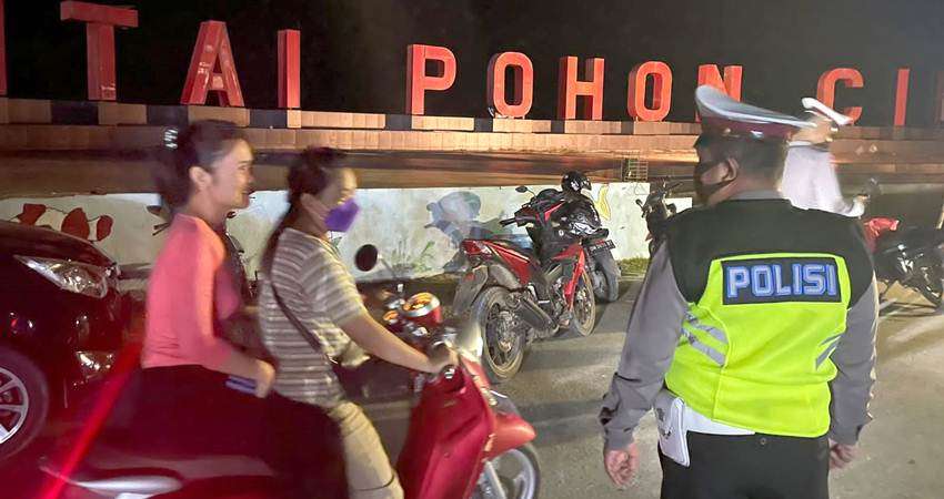 Warga Abaikan Masker dan Helm