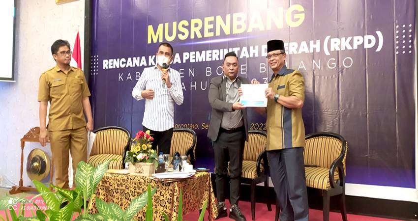 Dekab Serahkan Pokir ke Pemda