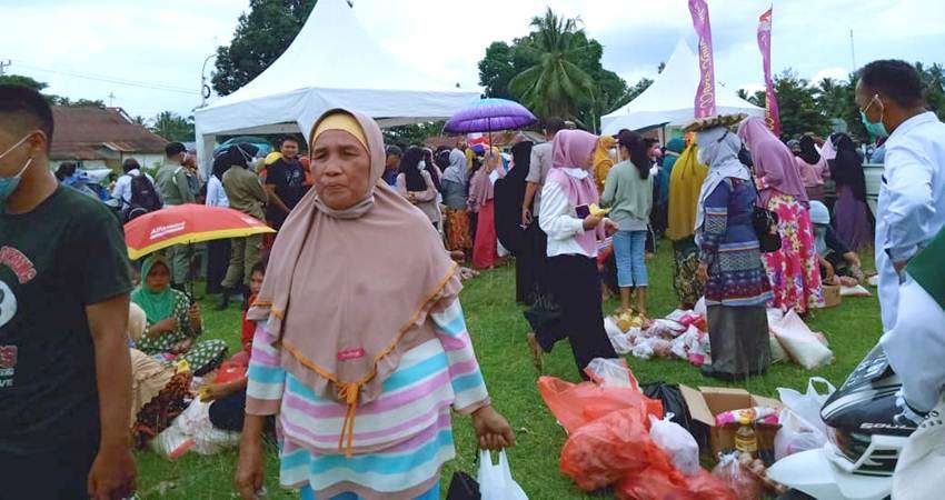 Warga ‘Serbu’ Pasar Murah di Tuladenggi