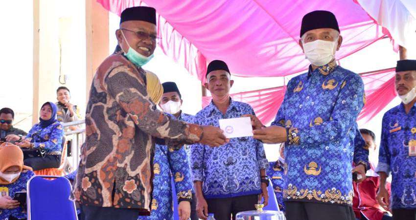 Masyarakat Ikut Vaksin, Pulang Bawa Bonus