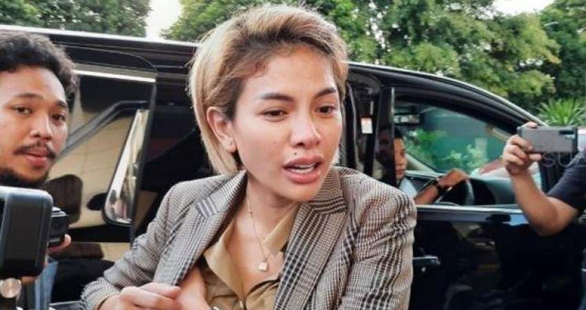 Heboh, Nikita Mirzani Jebloskan  Waria ke Dalam Penjara