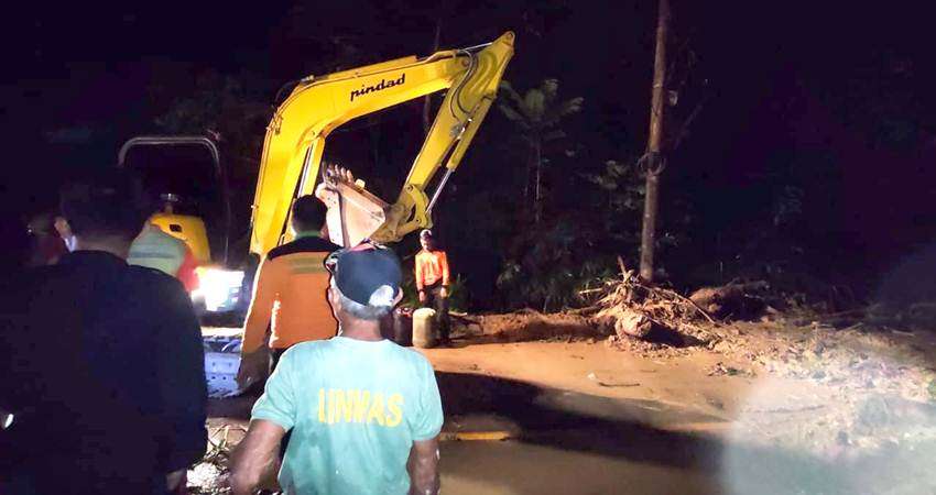 Trans Sulawesi Lumpuh Total