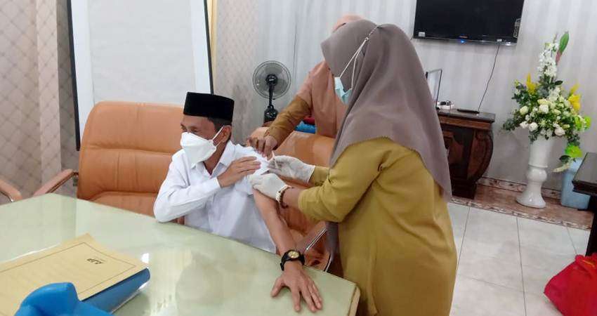 Bupati Jalani Vaksin Booster
