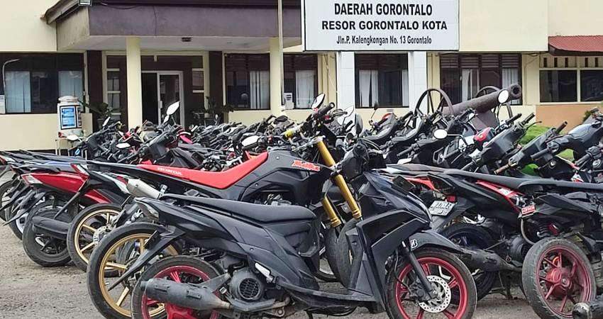 Terlibat Balap Liar Puluhan Motor Ditahan