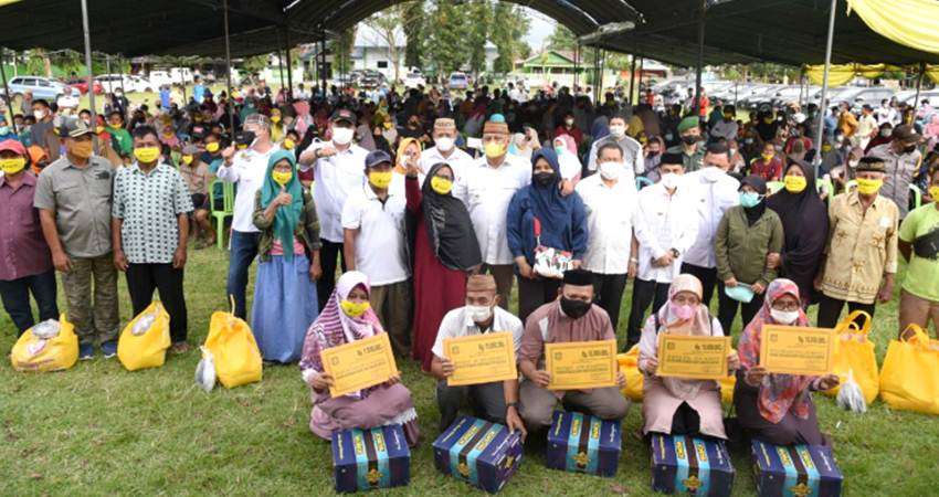 Diserahkan Gubernur, 678 KPM Limbot Terima Bantuan