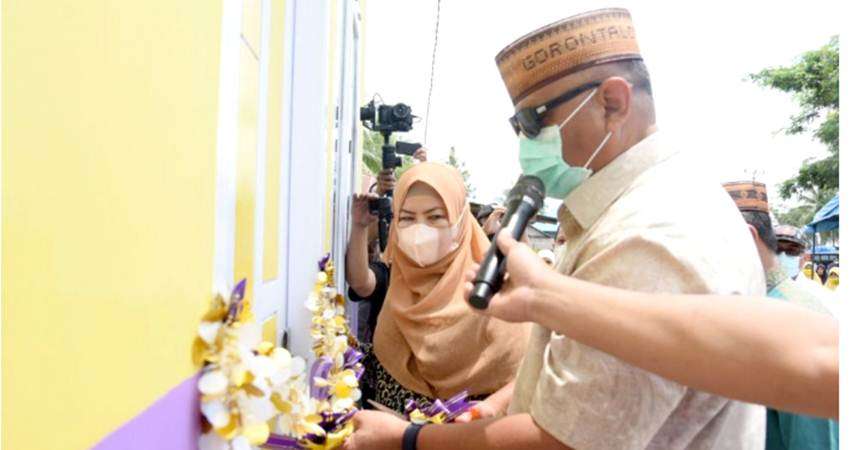 Gubernur Bangun Mahyani untuk Korban Kebakaran