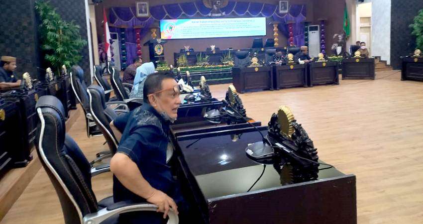 Dekot Bentuk Tiga Pansus