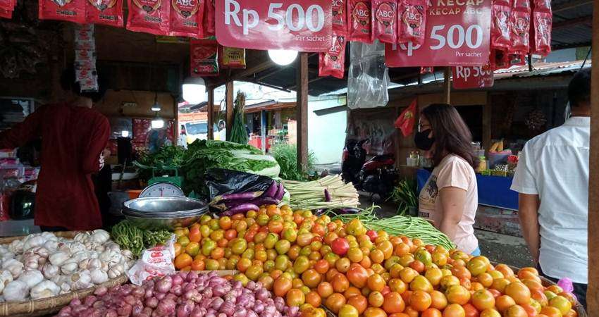 Harga Bawang-Rica Turun, Tomat Melonjak