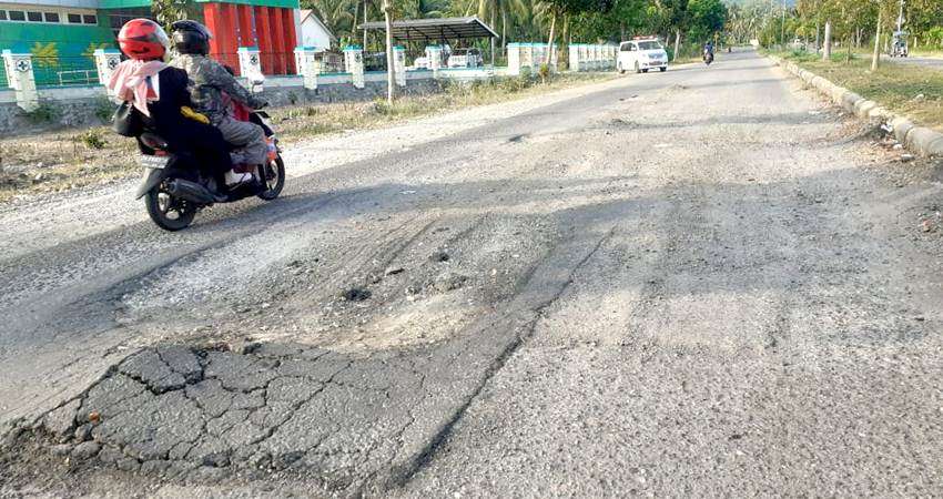 Sudah Empat Tahun Jalan Daerah Rusak Parah
