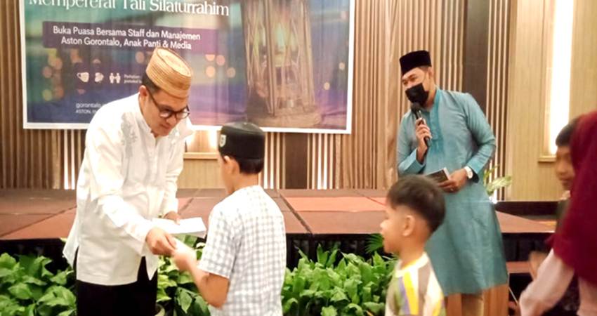Hotel Aston Bukber dengan Anak Panti dan Media