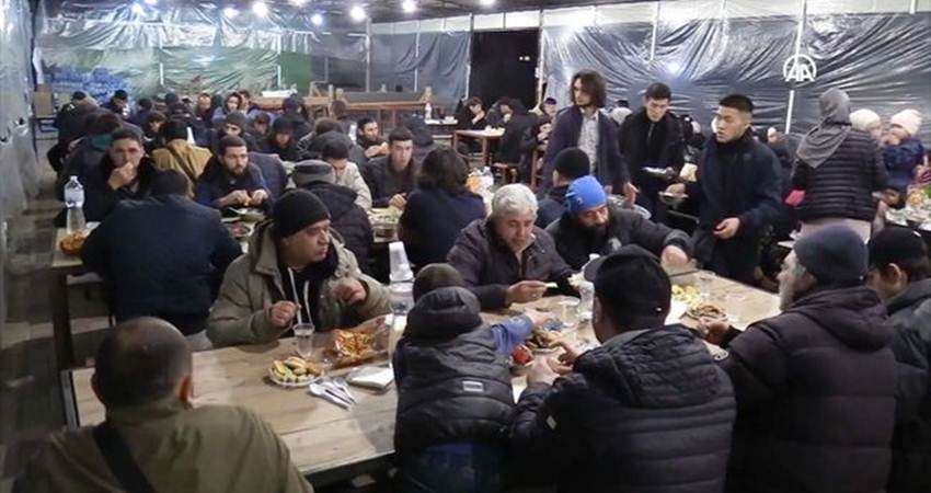 Muslim Ukraina Buka Puasa di Tengah Peperangan