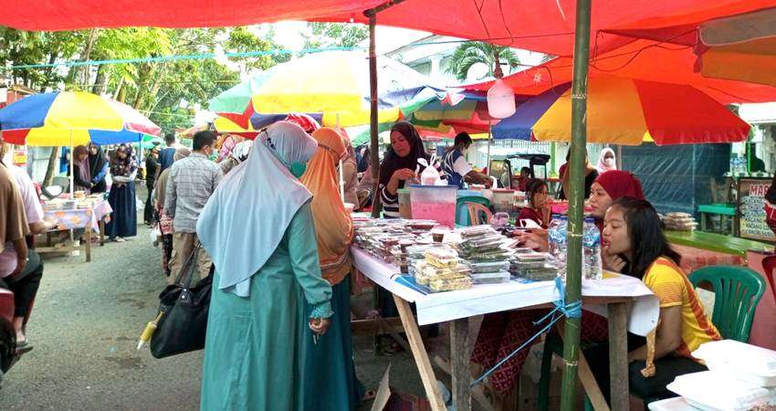 Semangat Warga Berburu Takjil