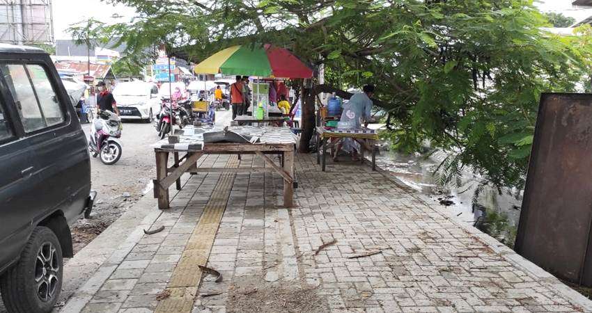 Trotoar Kalimadu Salah Peruntukan