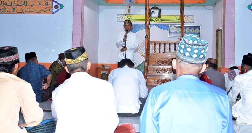 Saipul Bantu Rp 50 Juta Untuk Masjid Tertua di Popayato