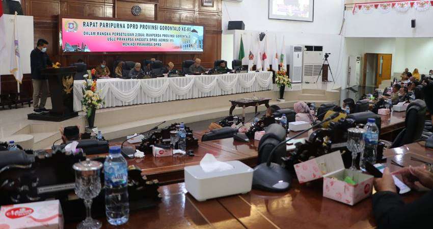 Fikram Bicara, Paripurna Nyaris Batal