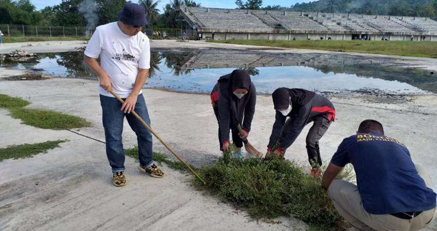 Hamim Pimpin Kerja Bakti, Bersihkan GOR