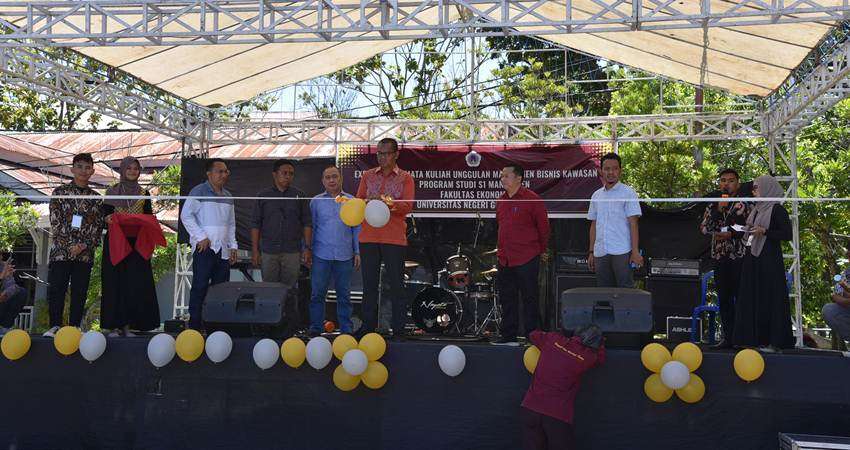 Mahasiswa Tampilkan Hasil MK Unggulan