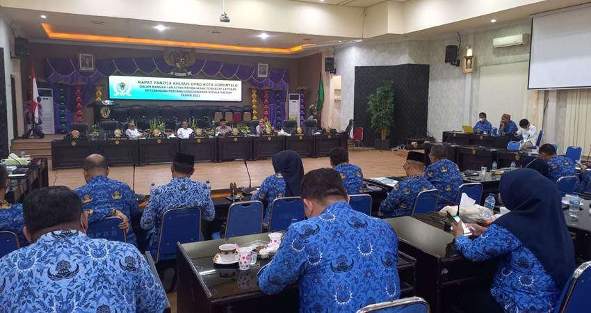 Pansus Soroti Tempat Parkir Gunakan Jalan