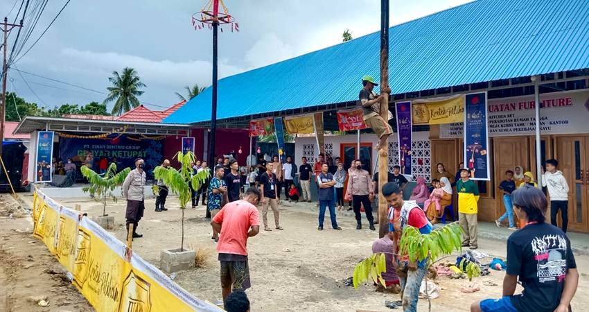 Permainan Tradisional Meriahkan Perayaan Ketupat