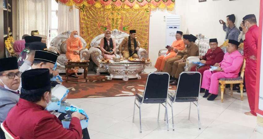 Tanda Diterimanya Secara Adat dan Administrasi