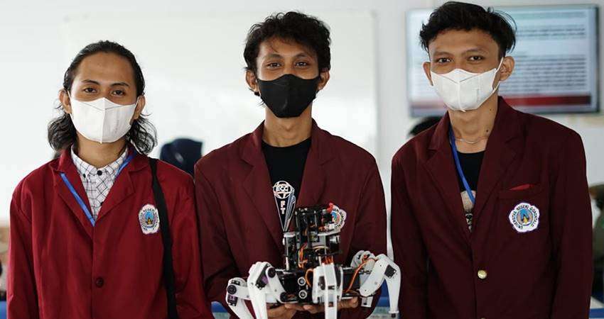 Tim Robotik UNG Juara 1 Nasional