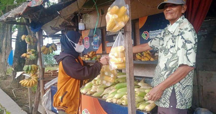 Pandemi, Tetap Jualan Meski Pendapatan Minim