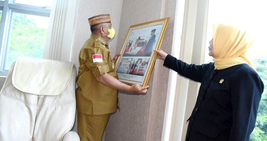 Terakhir Berkantor, Rusli Kemasi Barang Pribadi