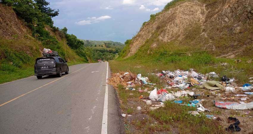 Sampah Berhamburan, Malam Hari Tak Ada Penerangan