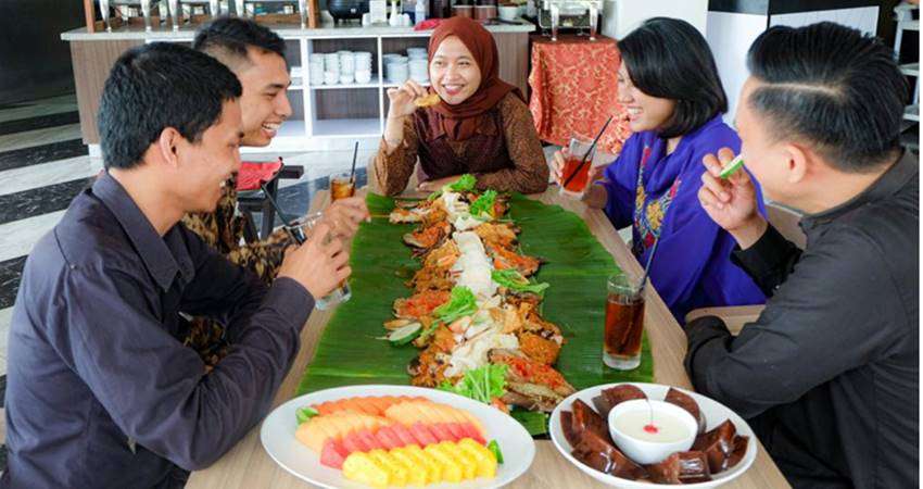 Paket Mosyukuru di ASTON, Seru Makan Bareng dengan Teman dan Keluarga