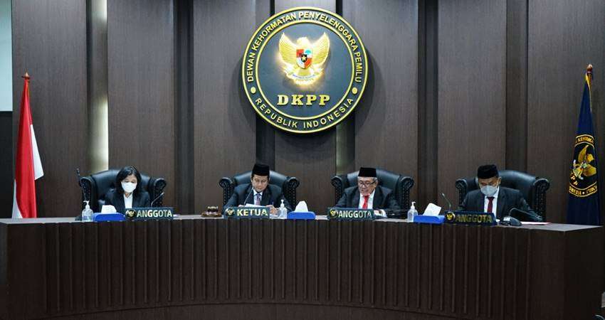 Pelaku Investasi Bodong, Anggota Bawaslu Pohuwato Dipecat