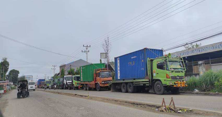 Antrian Solar Makin Panjang, Pengguna Jalan Terganggu, Rawan Kecelakaan