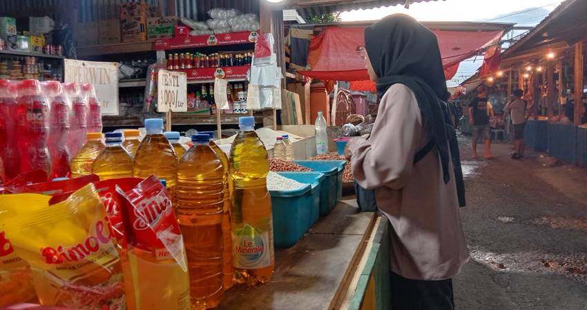 Beli Minyak Goreng Pakai Peduli Lindungi, Pedagang-Pembeli di Gorontalo Menolak
