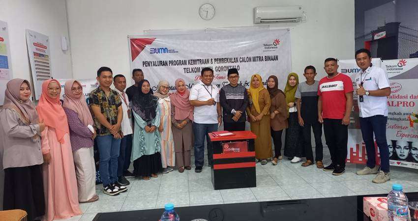 Witel Gorontalo Salurkan Program Kemitraan ke 11 Mitra Binaan
