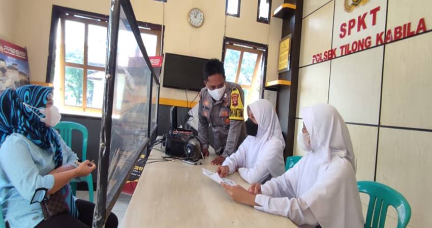 Siswa SMP ‘Gantikan’ Tugas Polisi di Polsek