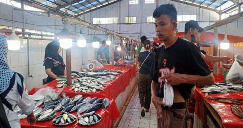 Ikan Bertahan Rp30 Ribu per Kg