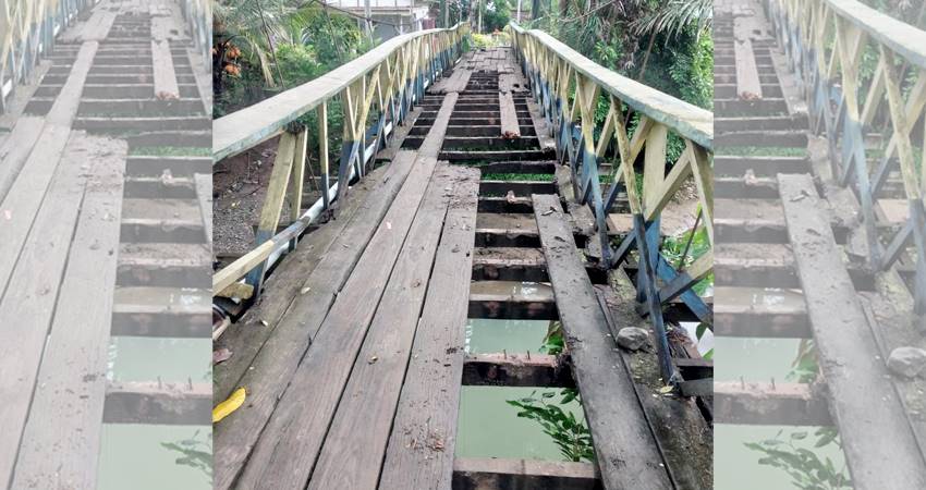Jembatan Gantung di Ayuhulalo Rusak