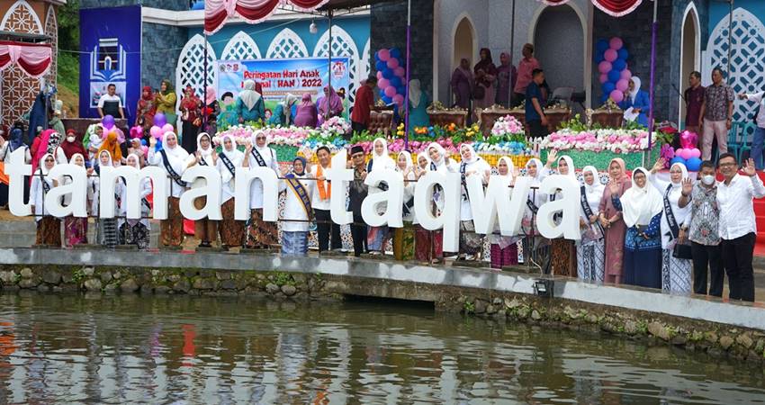 Hamim Siapkan Iptek-Imtak Anak di Bonebol, Gelar Peringatan Hari Anak Nasional dengan Meriah