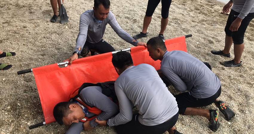 Basarnas Evakuasi Korban Tenggelam