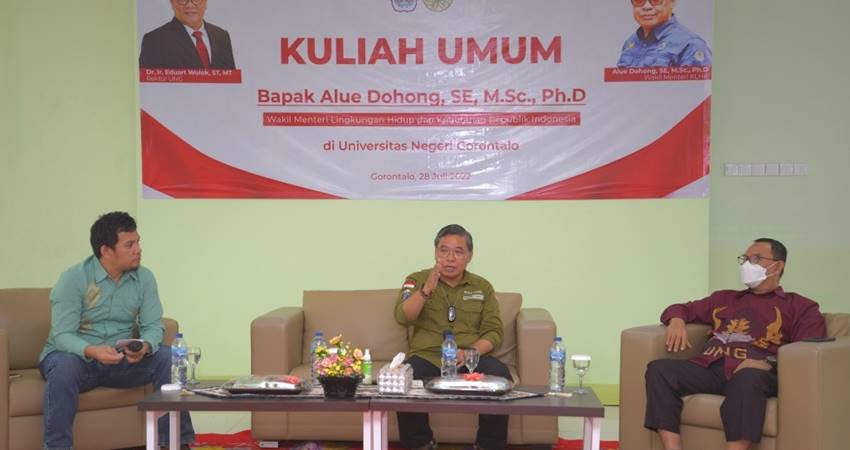 Pengelolaan SDA Butuh Peran Perguruan Tinggi, Wamen KLH Beri Kuliah Umum di UNG