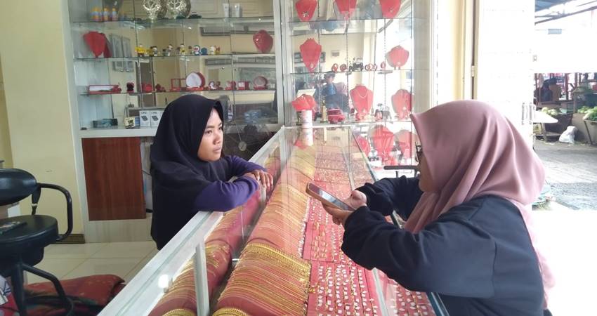 Harga Perhiasan Emas Turun, 22 Karat Rp760 Ribu, 23 Karat Rp930 Ribu