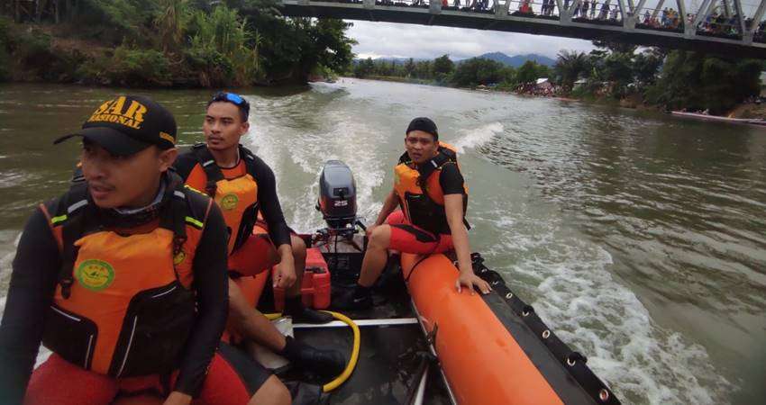 Perahu Kecelakaan, Seorang Warga Hilang di Sungai