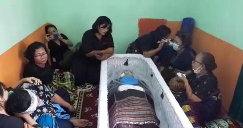 Dua Anggota Polri Baku Tembak, Sopir Isteri Kadiv Propam Polri Tewas