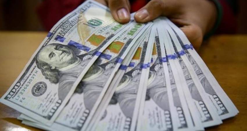 Ngeri Dolar AS Nyaris Tembus Rp15 Ribu